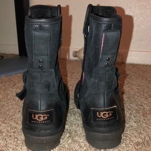Short black waterproof UGGS size 6